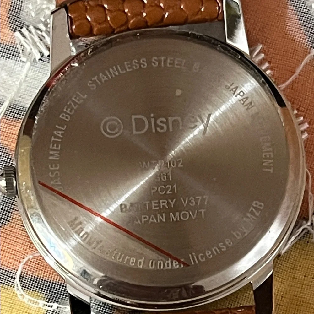 NWT Disney Winnie the Pooh Silvertone Watch w/Brown Leather Strap & Flying Bees - Picture 6 of 7